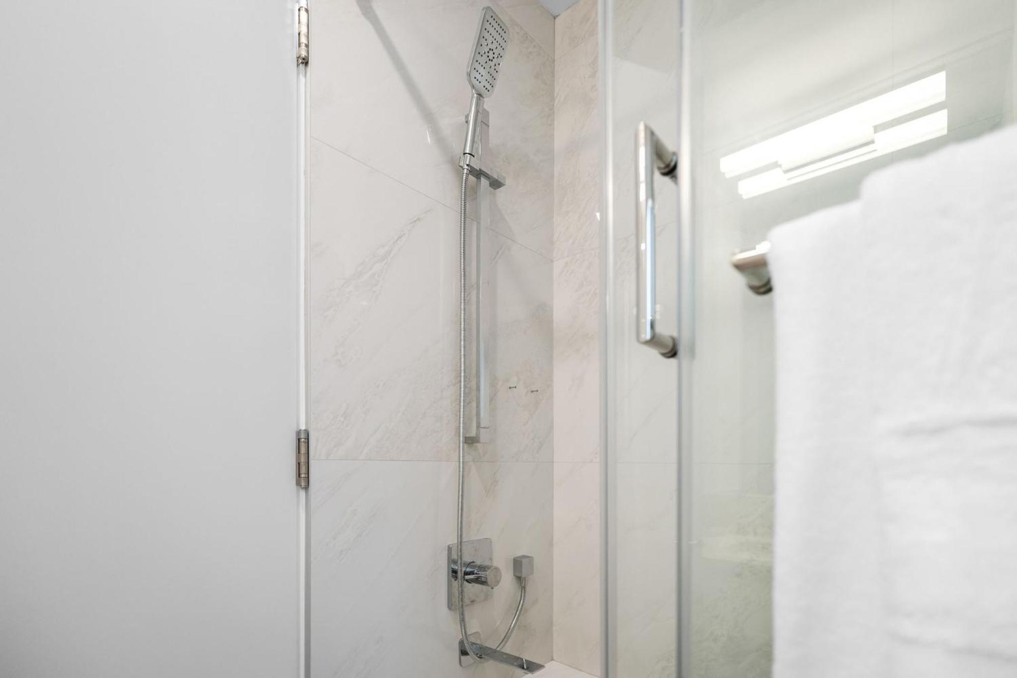 Brand New 2 Bedroom Point Grey Getaway Vancouver Exterior photo