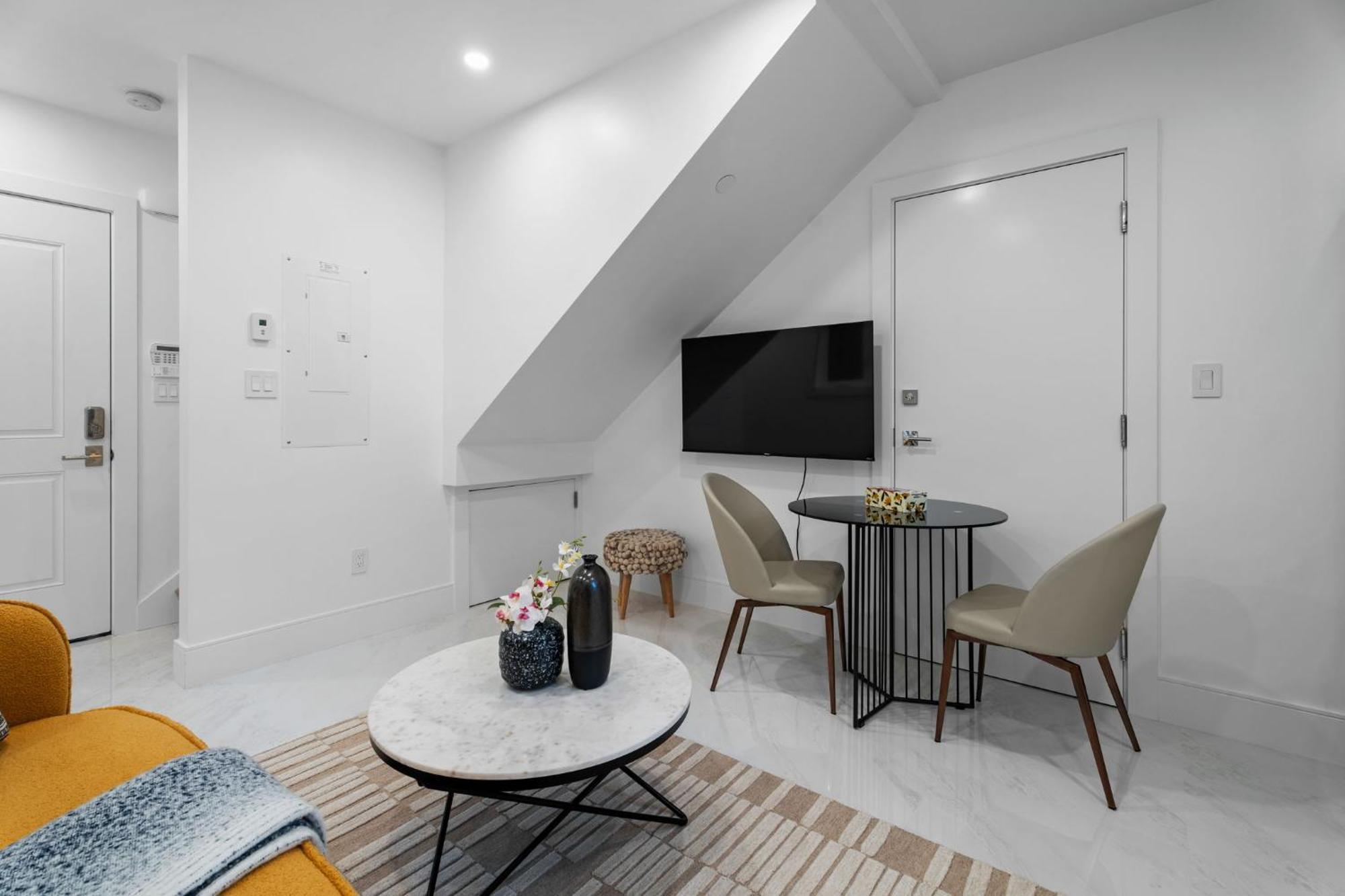 Brand New 2 Bedroom Point Grey Getaway Vancouver Exterior photo