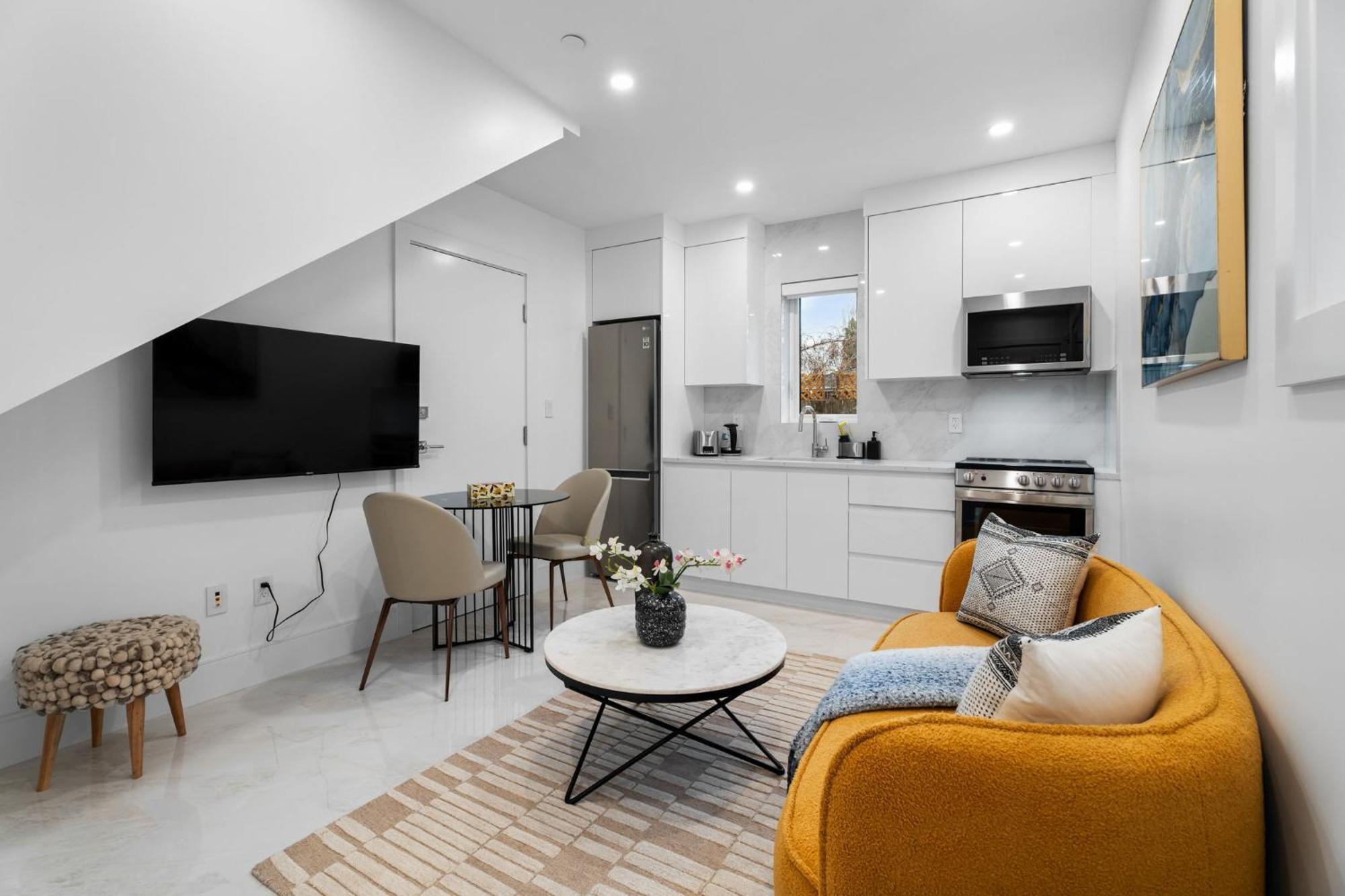 Brand New 2 Bedroom Point Grey Getaway Vancouver Exterior photo